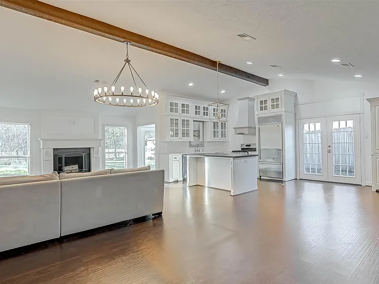 520 E Castle Harbour Dr — Photo 6