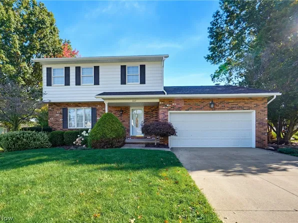 3317 Cherrywood Dr, Barberton, OH 44203