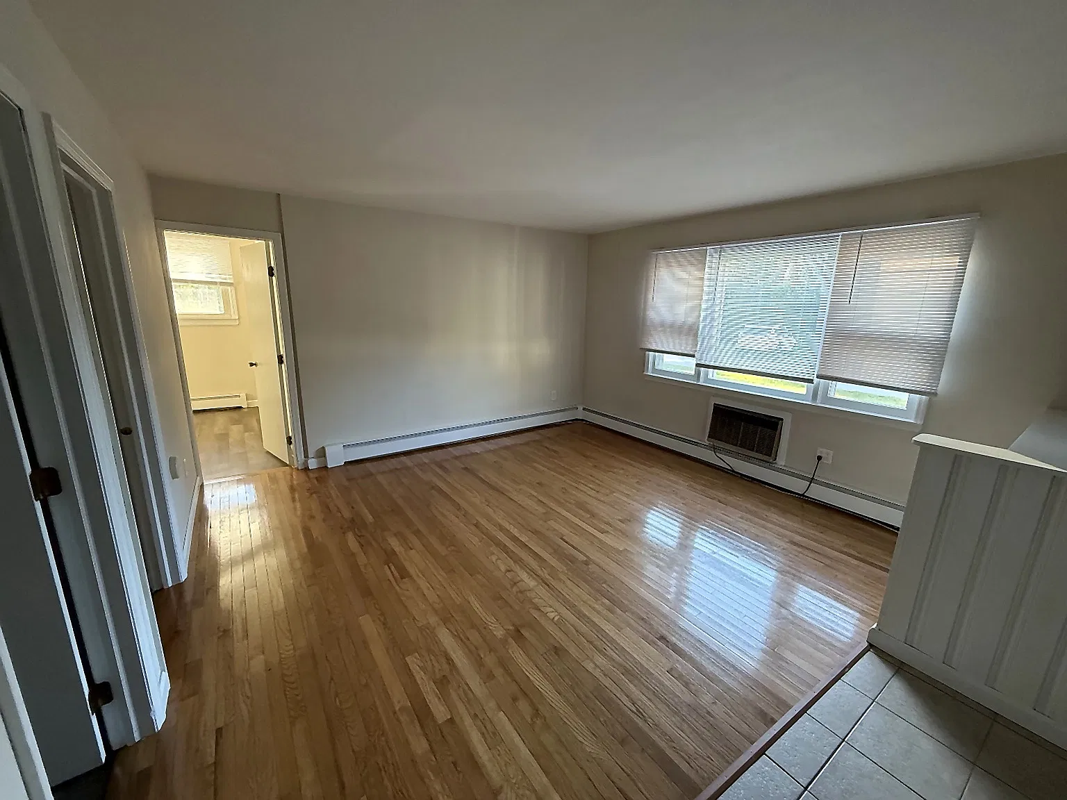 2 bed, 1000 sqft, $1,900 — Photo 3