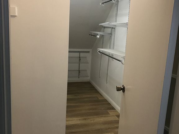 4th image of 648 N Hayworth Ave