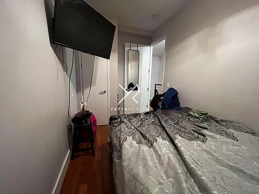 Rented by Yaffa Realty LLC | media 8