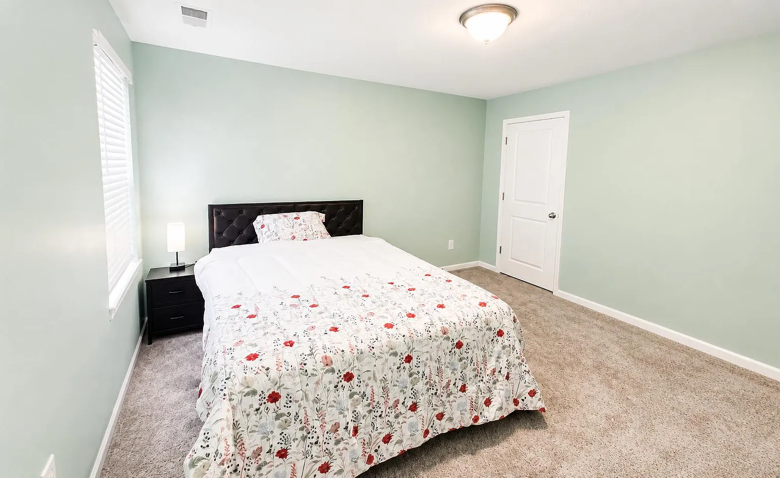 4 bed, 3.0 bath, 2626 sqft, $1,048 — Photo 3