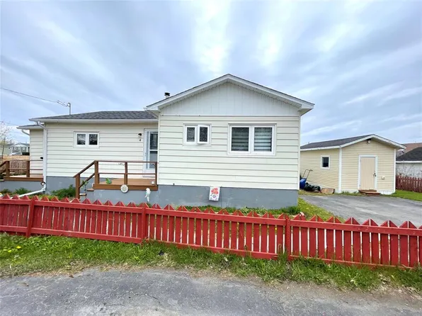4 Churchill Place, Grand Falls-Windsor, NL A2B1C4