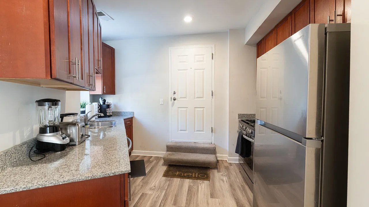 2 bed, 1.5 bath, $2,178 — Photo 3
