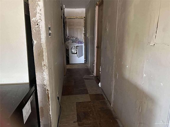 4th image of 2124 W Balli Dr