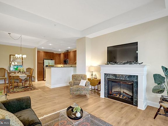 4th image of 513 W Broad St APT 205