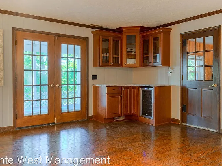 1602 Greenwood Dr — Photo 15