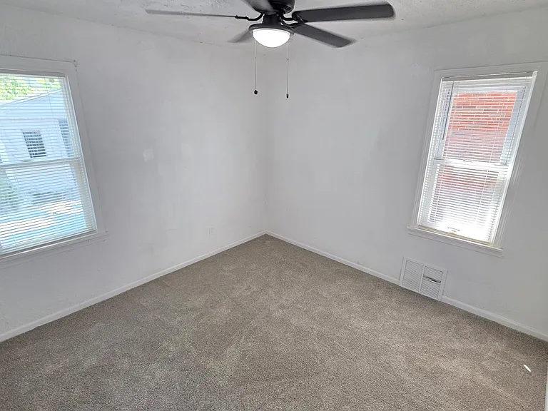 15770 Stansbury St — Photo 17