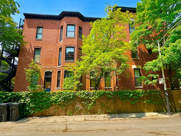 537 W Fullerton Pkwy #2 — Photo 2