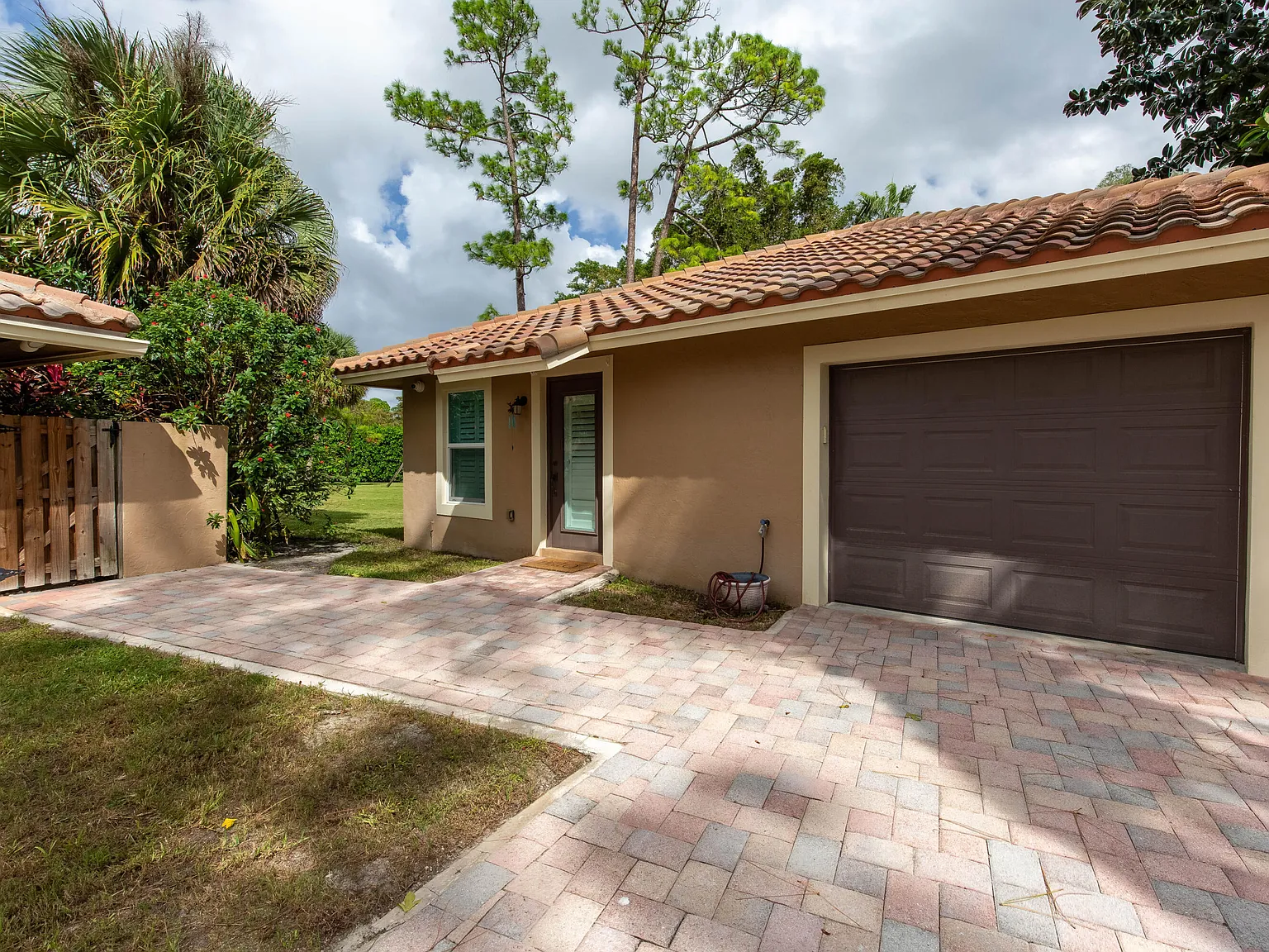 1 bed, 1.0 bath, 2614 sqft, $25,500 — Photo 2