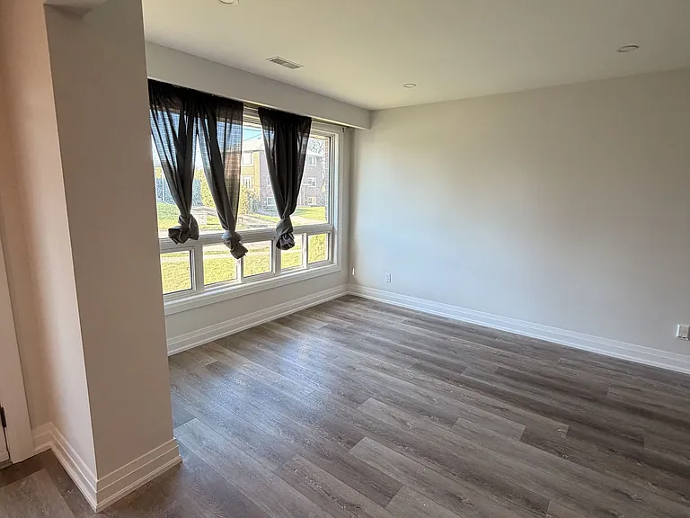 653 Athol St E #MAIN — Photo 10