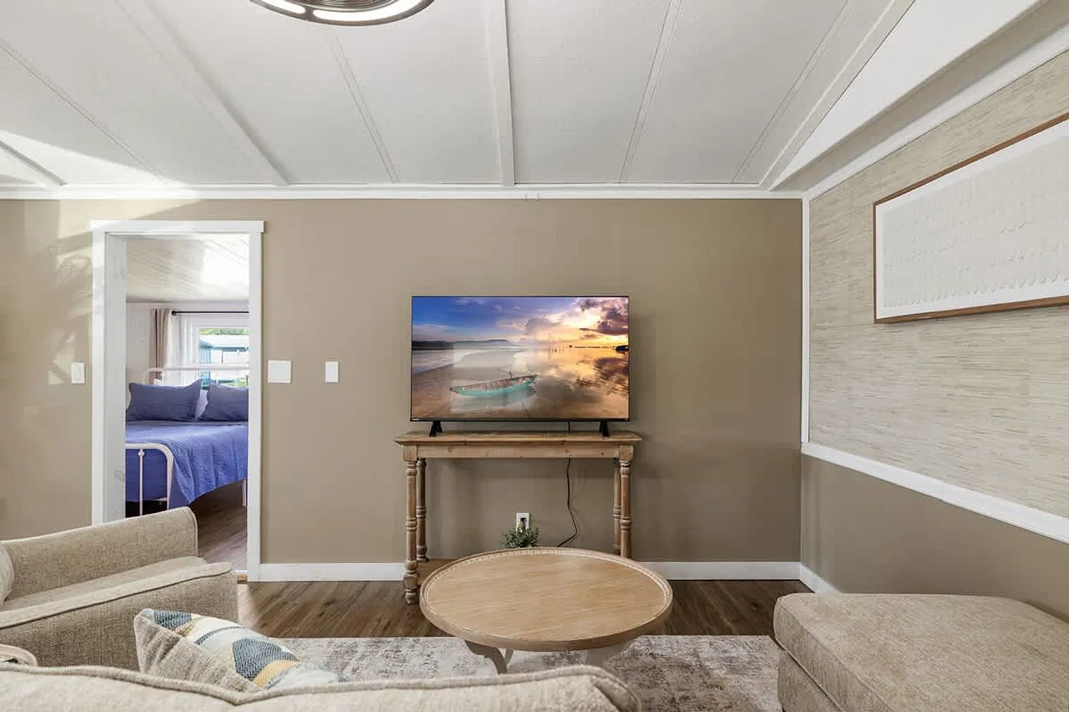 3 bed, 1.0 bath, 968 sqft, $2,891 — Photo 3