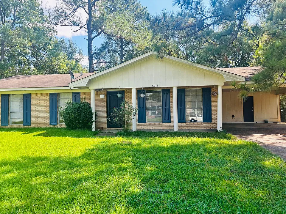 634 Pine Ln