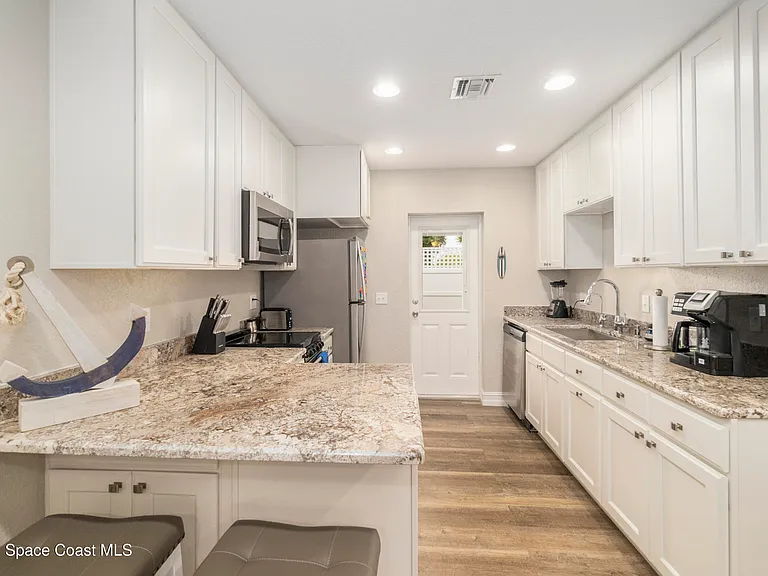 1981 Guava Ave #101 — Photo 4