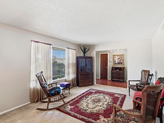 5th image of 99 Logan St