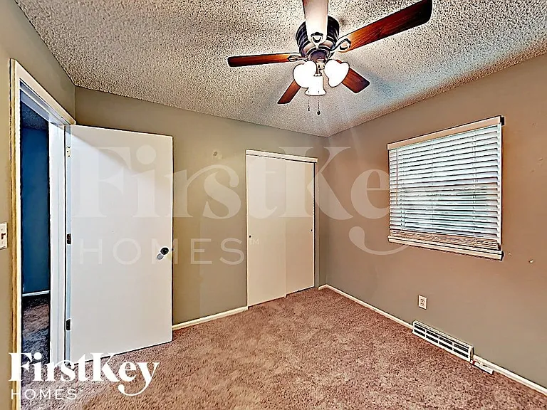 5906 NW Walnut Creek Cir — Photo 10