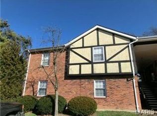 1068 Cedargate Dr, Kirkwood, MO 63122