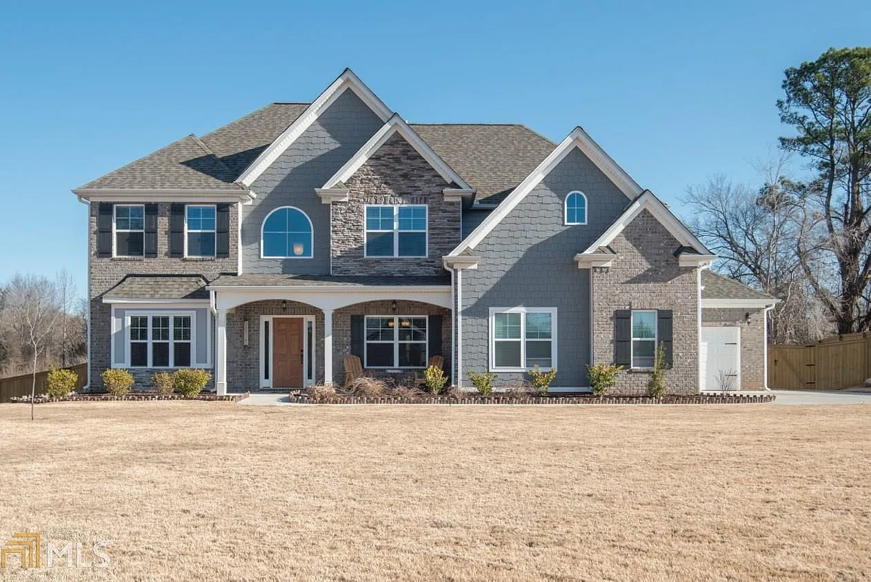 435 Eas Way photo 1