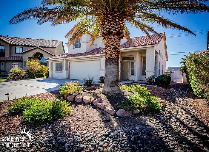 4 bed, 3.0 bath, 2368 sqft, $2,650 — Photo 2