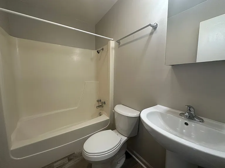 300 E Shelbourne Dr — Photo 16