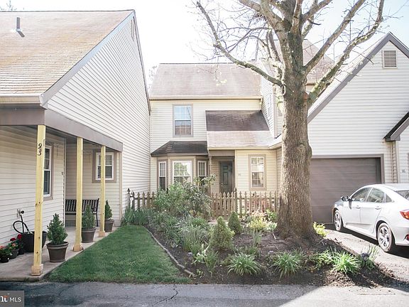 2nd image of 95 Woodlake Dr