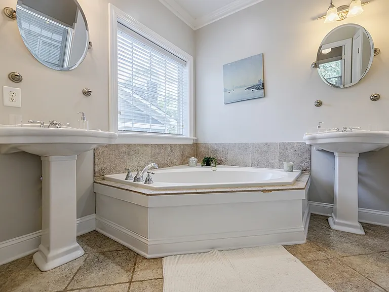 237 Carlyle Park Dr NE — Photo 22