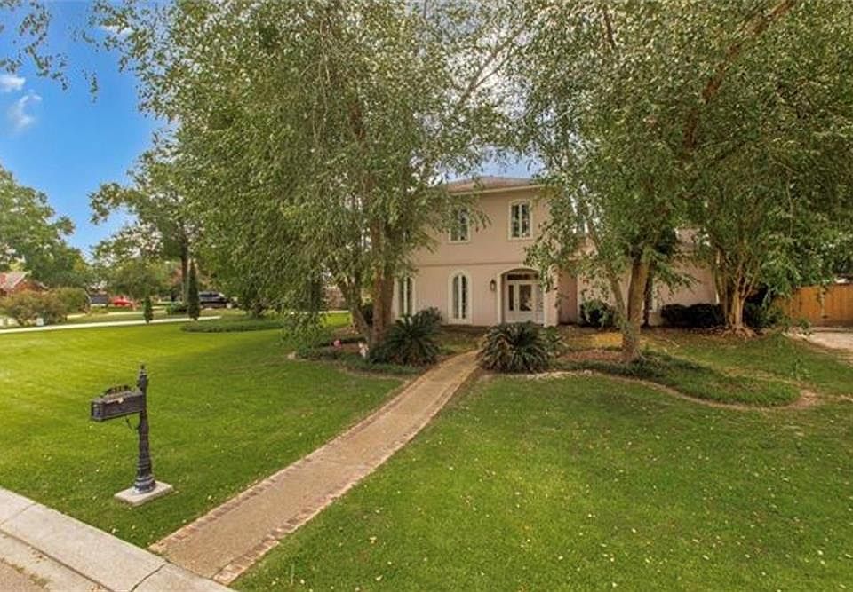 1st image of 615 River Oaks Dr