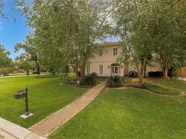 615 River Oaks Dr, Covington, LA 70433