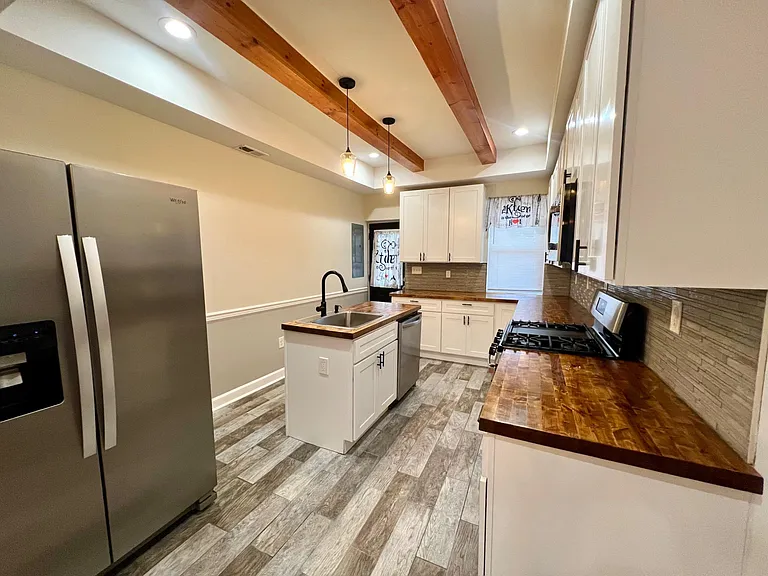 1502 E Hoffman St — Photo 6