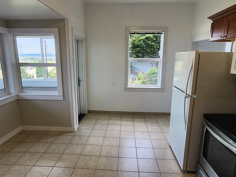2226 Grand Ave — Photo 8