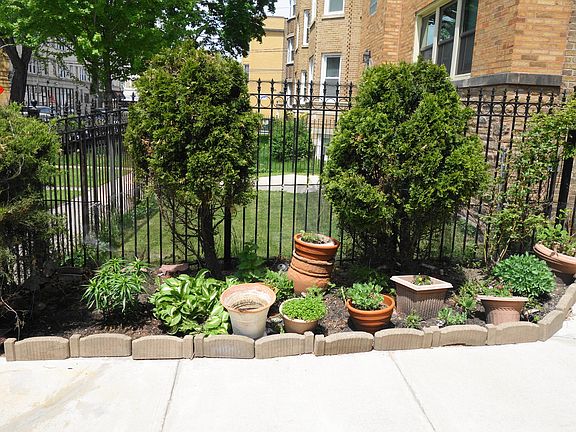 2nd image of 6331 N Oakley Ave