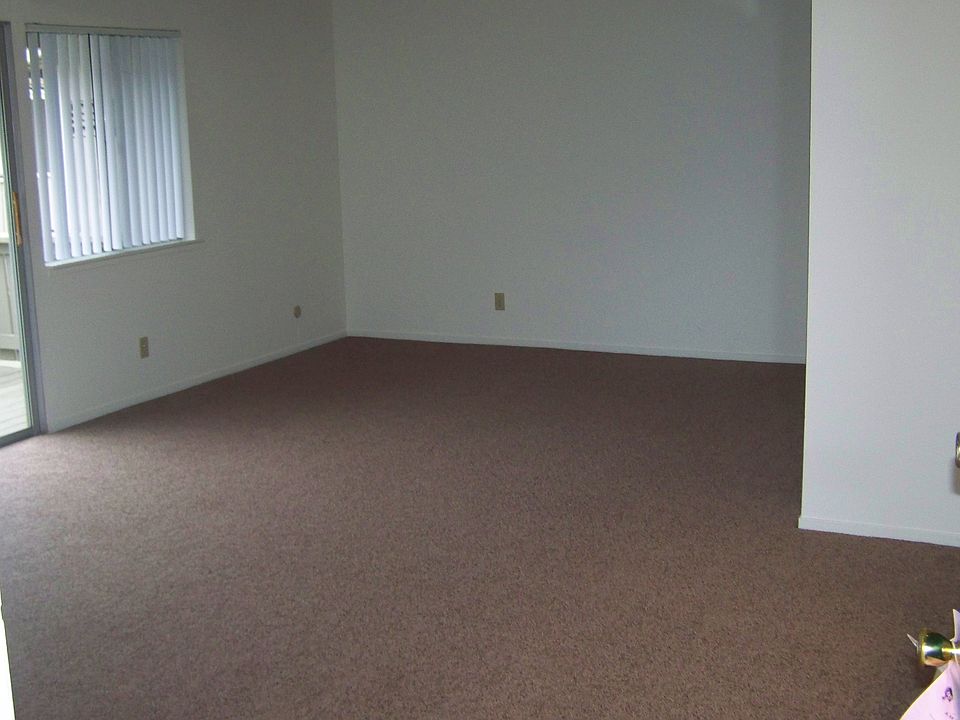 2nd image of 4205 Mowry Ave APT 50