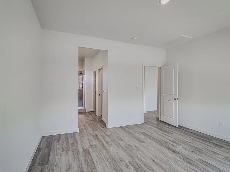 15017 Maryvale Ave — Photo 20