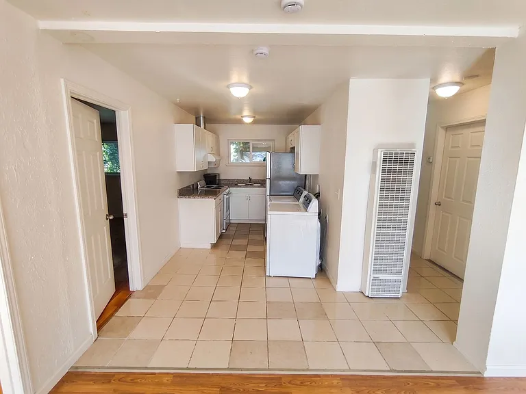 10100 Walnut St — Photo 3