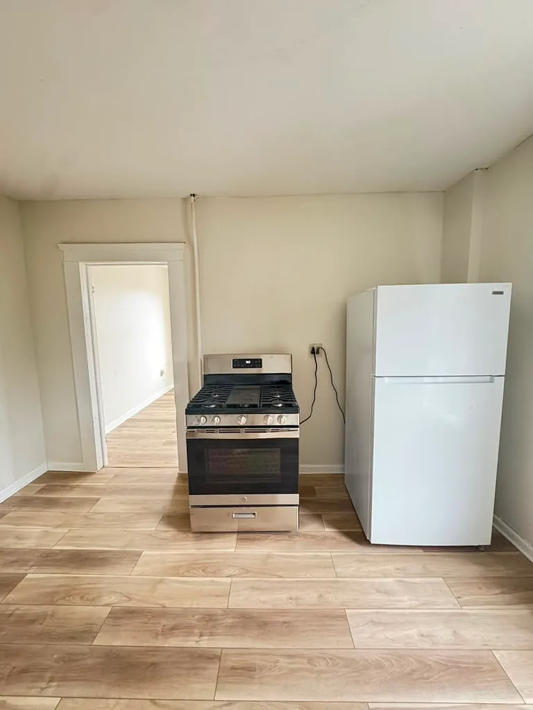 3 bed, 1200 sqft, $1,150 — Photo 2