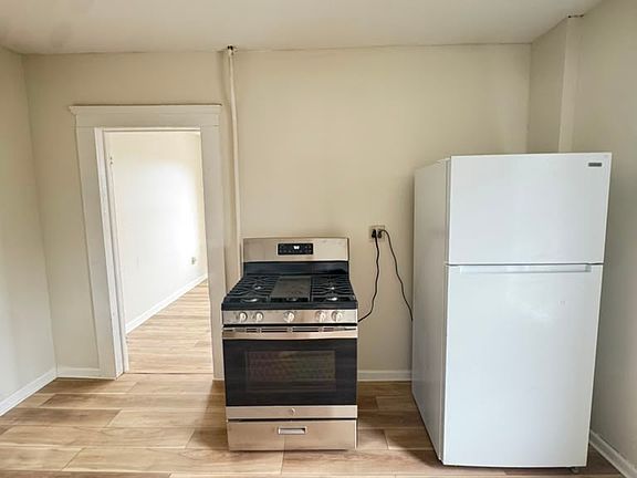 2nd image of 202 E Belden Ave APT 8