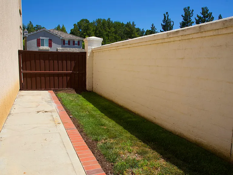 45349 Escalon St — Photo 25