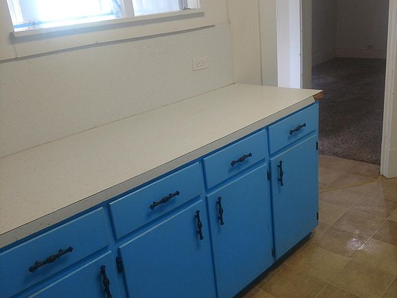 3rd image of 406 S Market St APT 4
