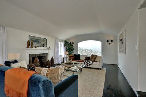 4th image of 2203 Micheltorena St