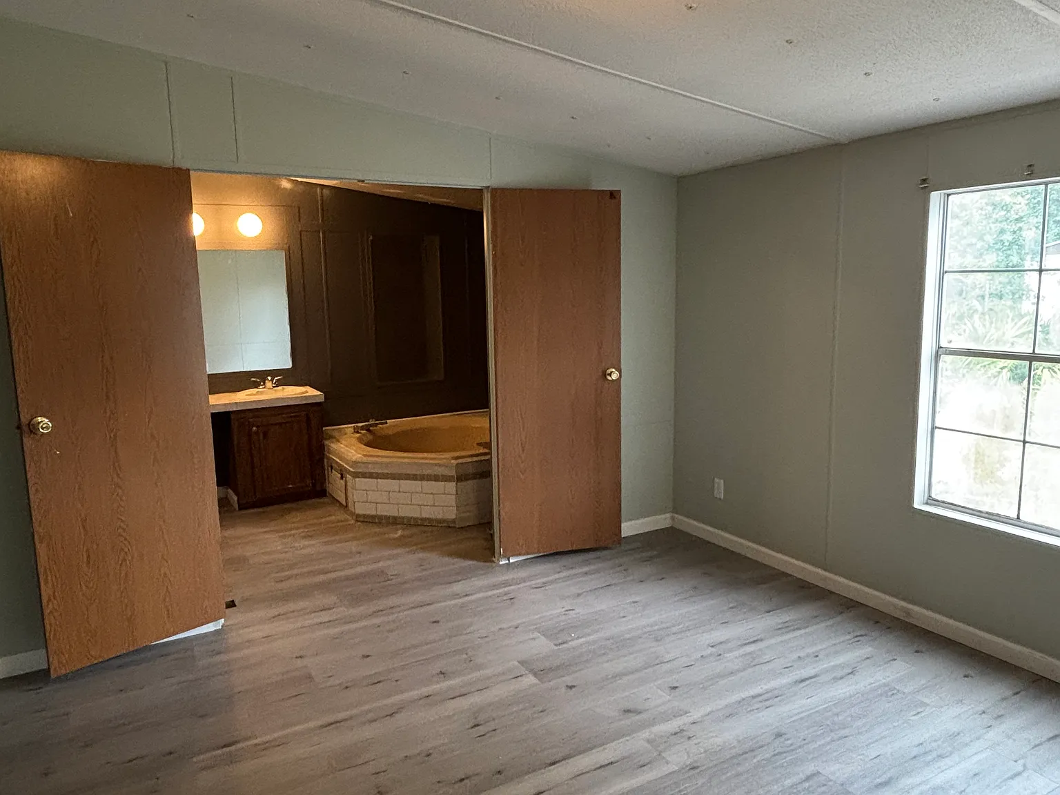 3 bed, $1,100 — Photo 4