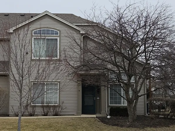 1036 Woodview Ct, Aurora, IL 60502