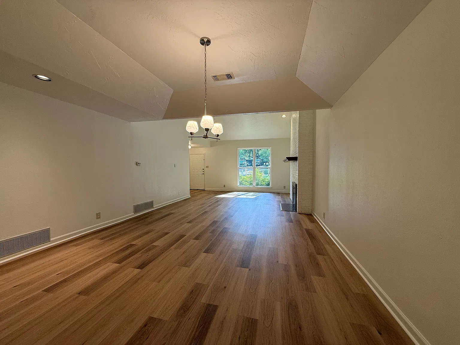 3 bed, 1678 sqft, $2,250 — Photo 4