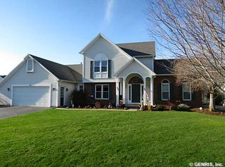 153 Torrey Pine Dr, Rochester, NY 14612