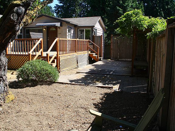 4th image of 415 N 107th St