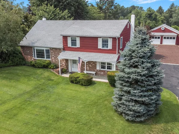 42 E Robin Rd, Holland, PA 18966