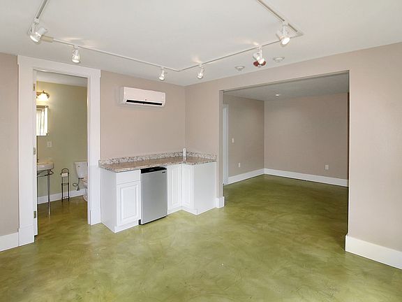 4th image of 925D Tamiami Blvd #201