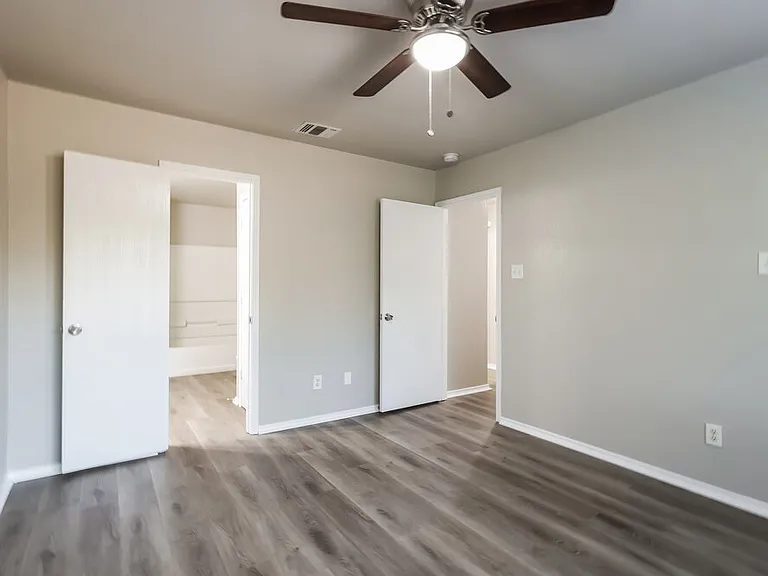 8007 Heights Valley — Photo 10