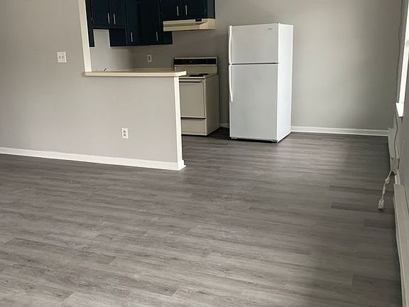3rd image of 8562 Chesapeake Blvd APT 12