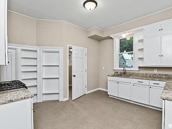 5th image of 304 Buena Vista Ave