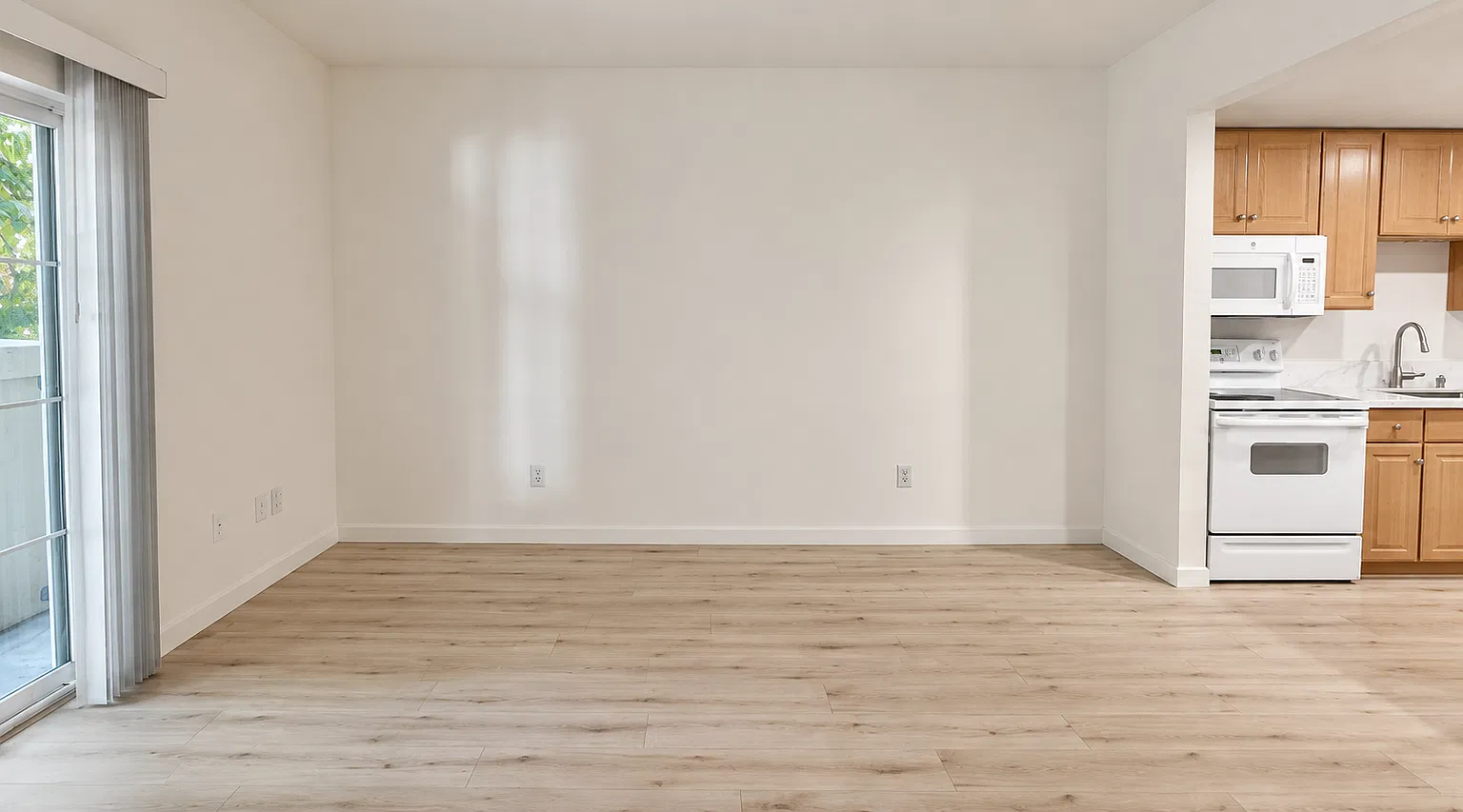 2 bed, 1.5 bath, 1050 sqft, $2,345 — Photo 4